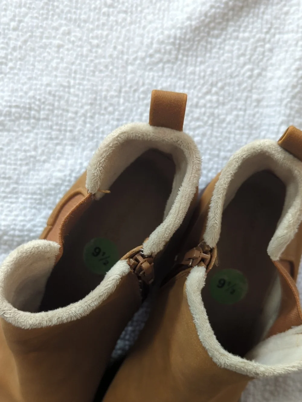Baretraps Size 9.5 Tan Faux Fur Trim Block Heel Lug Sole Chelsea Booties